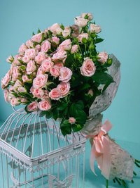 Bouquet of 23 spray roses