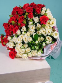 Bouquet of 31 spray roses