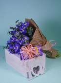 Bouquet of 17 irises + 3 chocolates