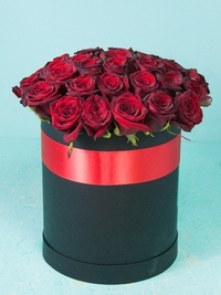 A large hatbox of 35 red roses