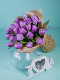 Букет из 21 фиолетового тюльпана