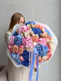 Large bouquet with hydrangeas and roses