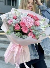 Delicate bouquet with roses and hydrangea