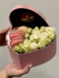 Heart-shaped box with macaroons "Zephyr"